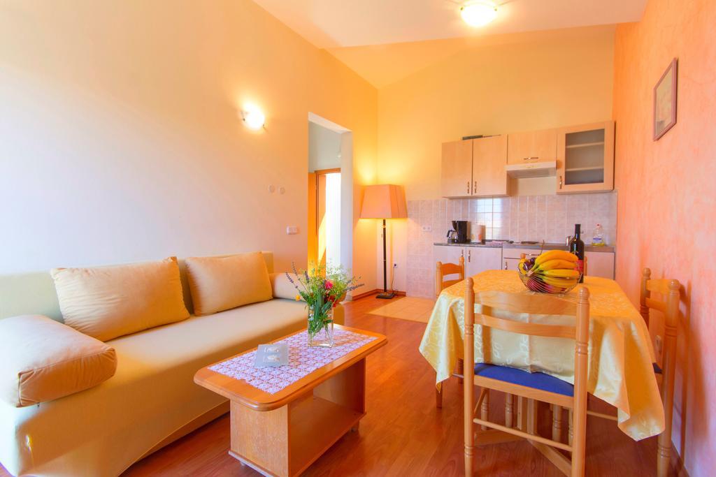 4 Palme Apartment Funtana