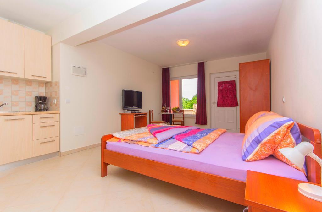 Apartment 4 Palme Funtana